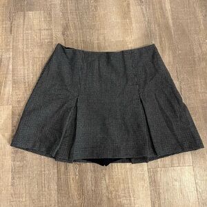 Abercrombie black and white checked skort